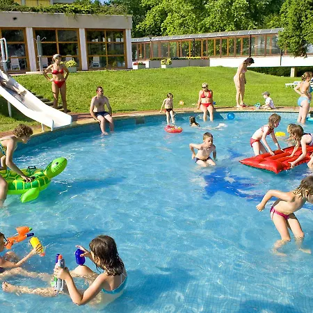 Holiday Club Tihany-2 בית נופש *