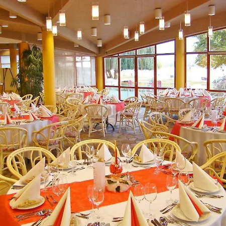בית נופש Holiday Club Tihany-2 *